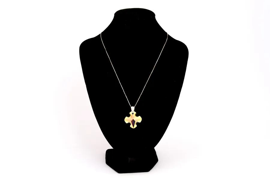 Halskette mit griechischem Kreuz