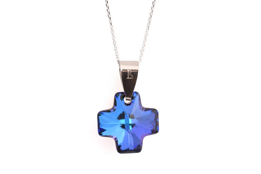 Halskette mit blauem Kreuz