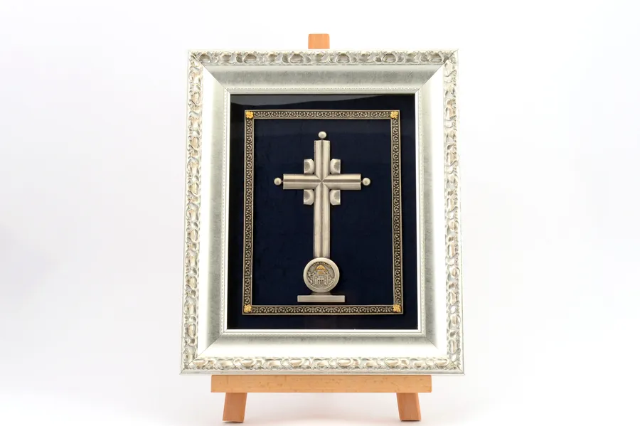 Framed metal cross, silver