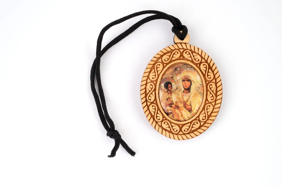 Medaljon drveni za kola Trojeručica