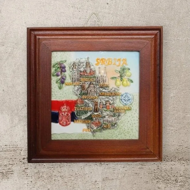 Piastrella incorniciata in rilievo L – mappa della Serbia